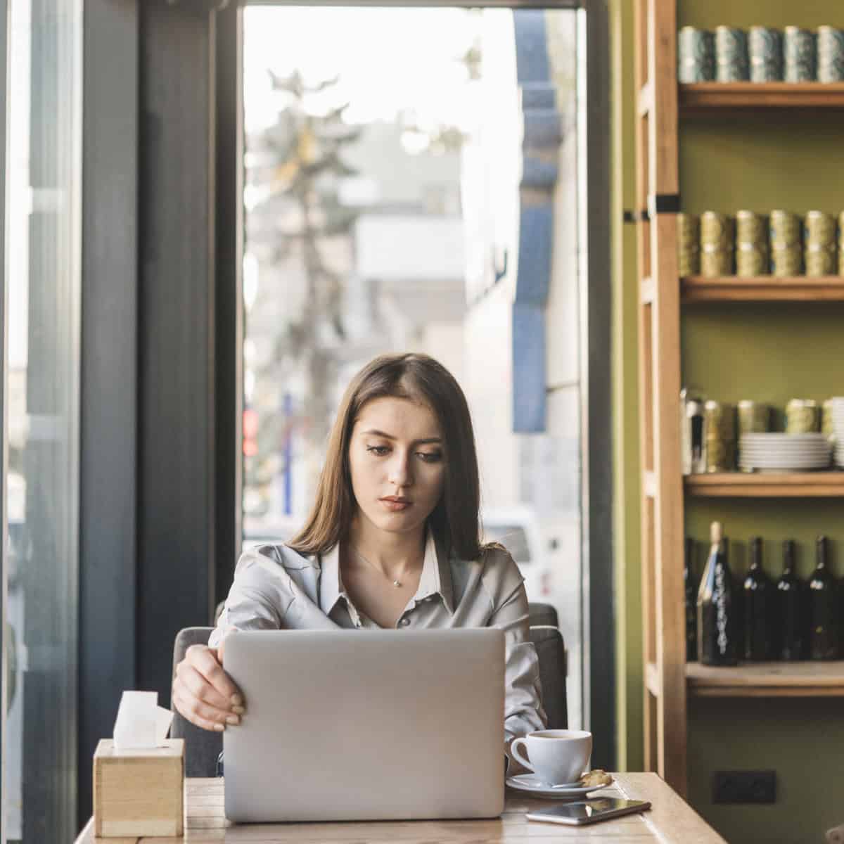 freelance-woman-working-with-laptop-coffee-shop-(1)